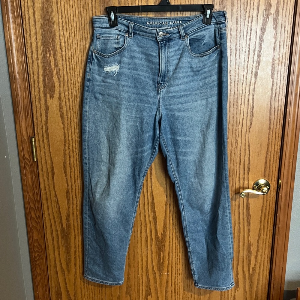 blue mom jeans